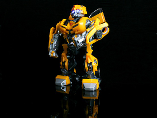 Illustration for article titled Bumblebee Speaker Dances, Mixes Music with Transformers SFX